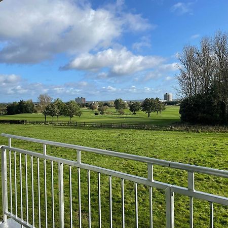 3 Bedroom Apartment With Golf Course View Newcastle upon Tyne Exterior photo