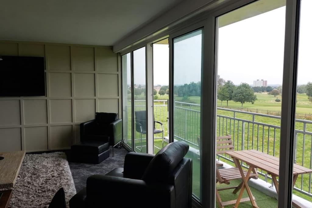 3 Bedroom Apartment With Golf Course View Newcastle upon Tyne Exterior photo