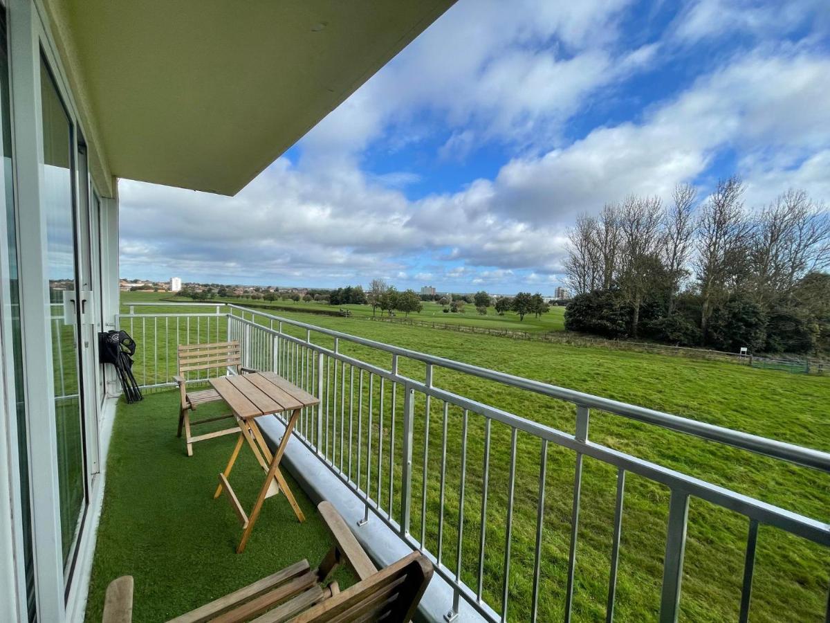 3 Bedroom Apartment With Golf Course View Newcastle upon Tyne Exterior photo