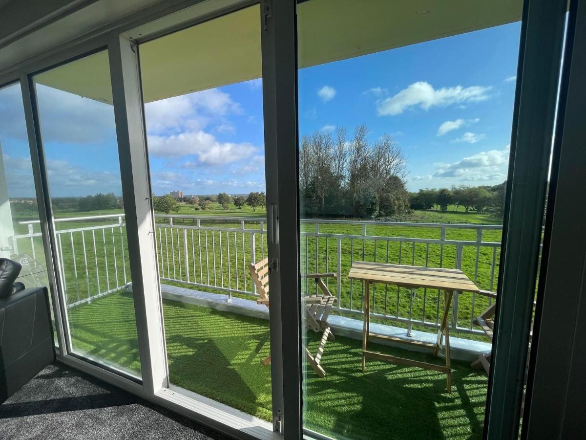 3 Bedroom Apartment With Golf Course View Newcastle upon Tyne Exterior photo