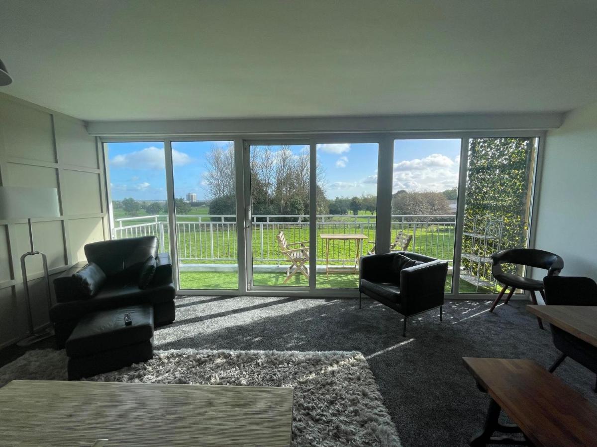 3 Bedroom Apartment With Golf Course View Newcastle upon Tyne Exterior photo