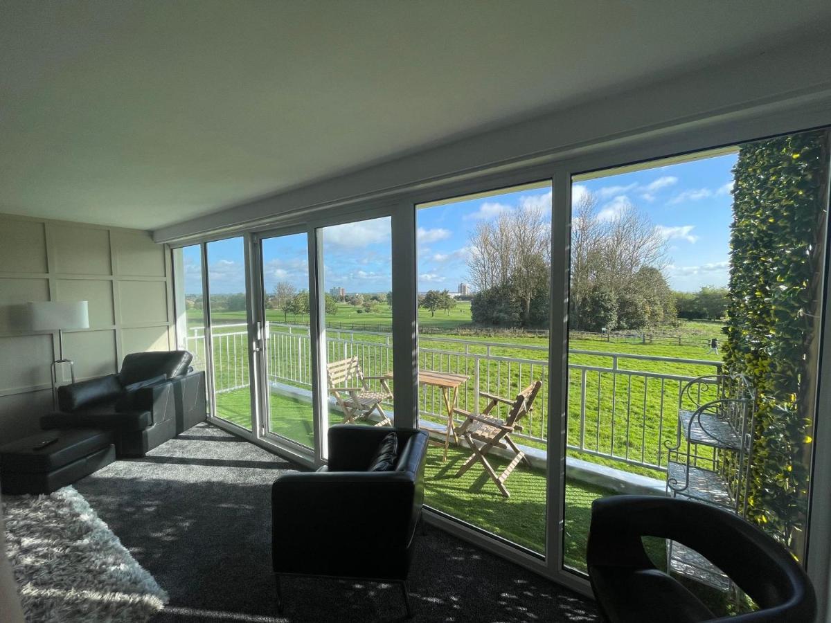 3 Bedroom Apartment With Golf Course View Newcastle upon Tyne Exterior photo